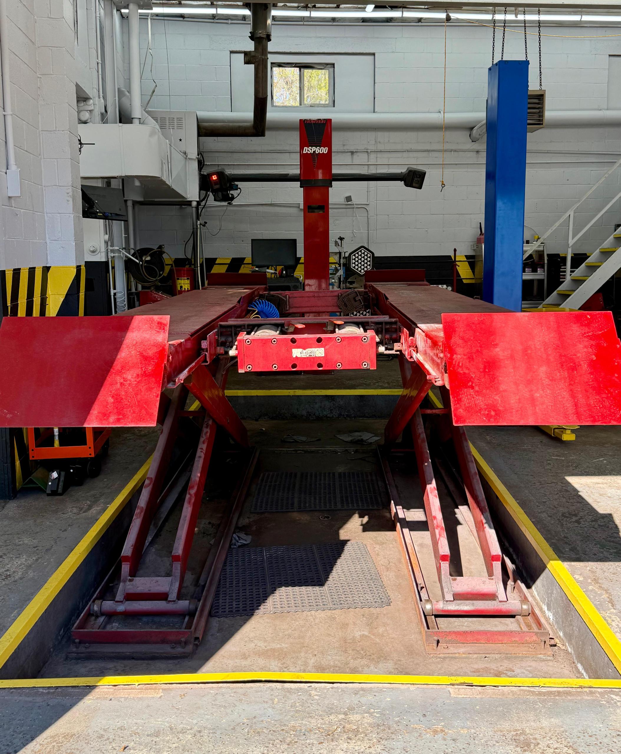 Four-Post Style Lift